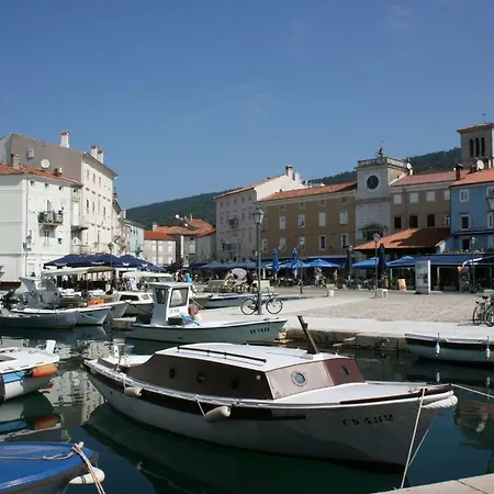 Cres Apartament *